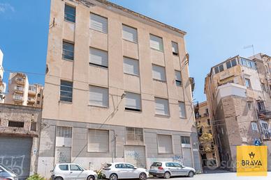 Ampio locale in Via Mario Cutelli