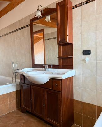 Mobile bagno Savini con lavabo e specchio
