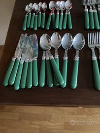 Servizio di posate con manico in ABS verde anni 80