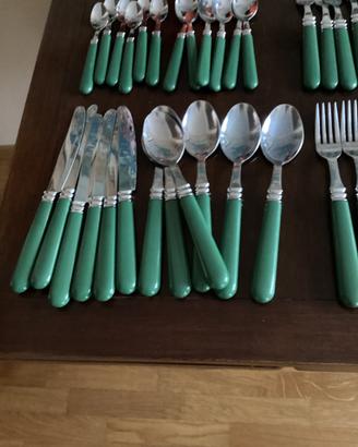 Servizio di posate con manico in ABS verde anni 80