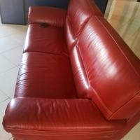 Divano bordeaux in pelle