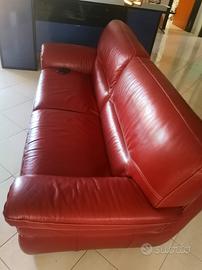 Divano bordeaux in pelle