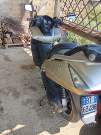 Scooter Honda silver winner