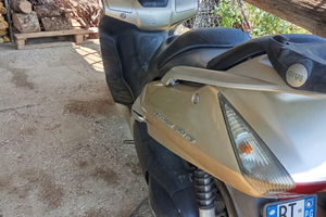 Scooter Honda silver winner