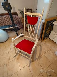 Sedia a dondolo "Grandessa" di Lena Larsson 