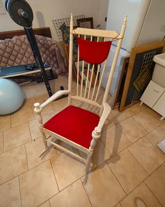 Sedia a dondolo "Grandessa" di Lena Larsson 