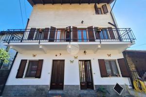 CASA SEMINDIPENDENTE A CARAVINO