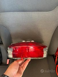Faro posteriore originale kymco agility 125 2016