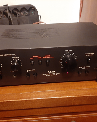 Amplificatore Akai AM-2200