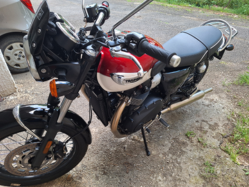 Triumph bonneville t100