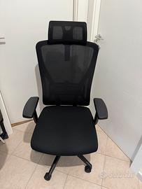 Sedia ergonomica da ufficio con poggia testa