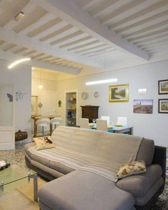 Appartamento di 380 m² con più di 5 locali e box a