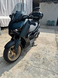 Yamaha xmax tech con navigatore