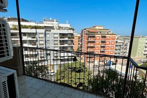 Ampio appartamento in Viale Italia