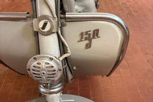 Lambretta 150D tenuta molto bene.