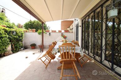 VILLA A SCHIERA A POMEZIA
