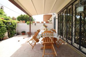 VILLA A SCHIERA A POMEZIA