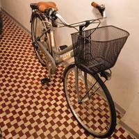 bici donna Via Veneto con dettagli di pregio