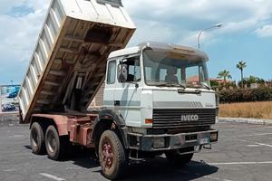 autocarro ribaltabile