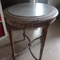 tavolino in stile barocco