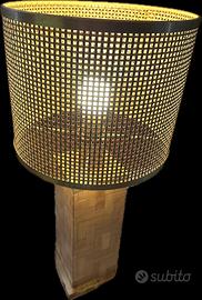 Lampada da tavolo in legno