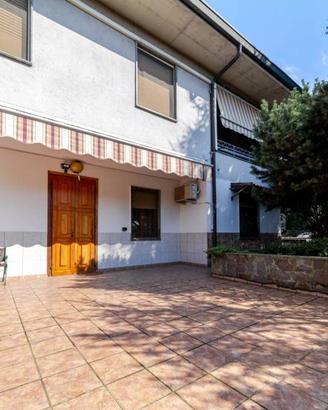 Villa di 287 m² con più di 5 locali e box auto dop