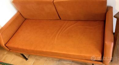 Divanetto-letto similpelle anni 70 Vintage arancio