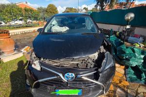 Toyota Yaris Hybrid 2016 incidentata