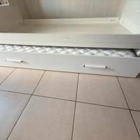 Due letti singoli salva spazio + materasso nuovo