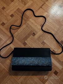 Pochette in raso nero con perline