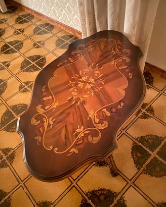 Tavolino intarsiato in legno
