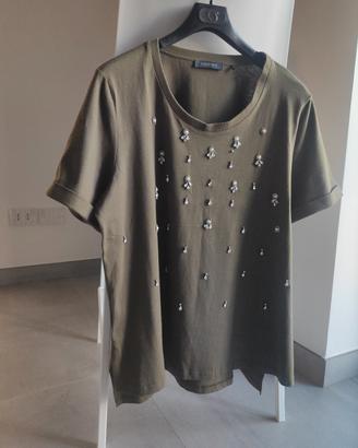 T-shirt con applicazioni di strass e perline 