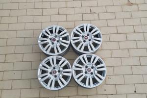 N.4 CERCHI IN LEGA GRANDE PUNTO R.15"