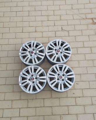 N.4 CERCHI IN LEGA GRANDE PUNTO R.15"