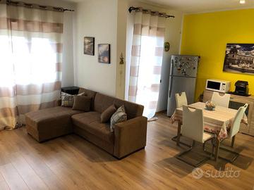 Ampio bilocale con terrazzo arredato