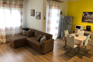 Ampio bilocale con terrazzo arredato