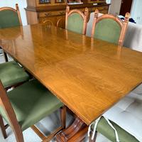 Tavolo in legno noce