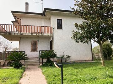 Villa 2km dal centro Latina zona prestigiosa