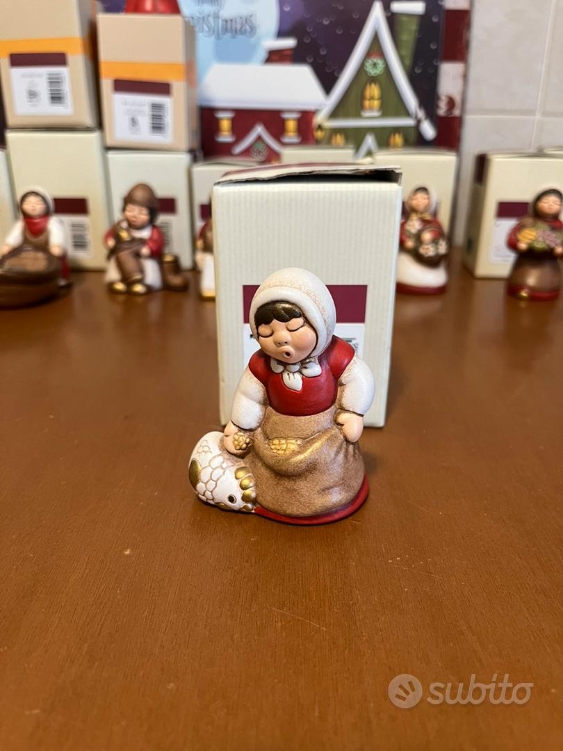 Statuina Presepe THUN - Uomo Con Carriola In Ceramica | Decorazione Natalizia Classica 6x4x8cm - Foto 4