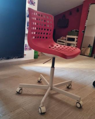 Sedia con ruote rossa IKea