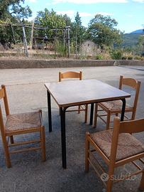 8 Tavoli + 20 sedie in legno 