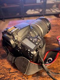 Canon EOS 70D con obiettivo Canon EF-S 17-55mm