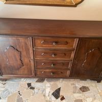 Mobili in legno lavorati