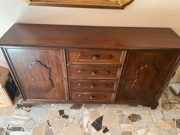 Mobili in legno lavorati