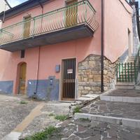 Casa indipendente con balcone