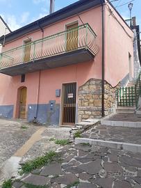 Casa indipendente con balcone