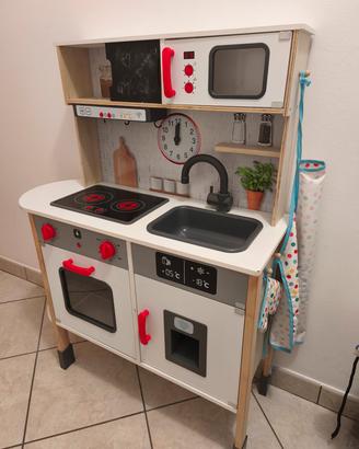 Cucina giocattolo 