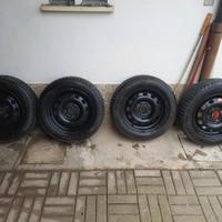 cerchi ruote per Ford con dadi e gomme usate 