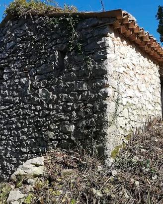 Vendesi Terreno e Fabbricato Rurale