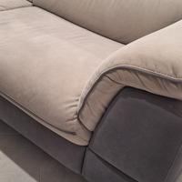 divano grigio chiaro e scuro